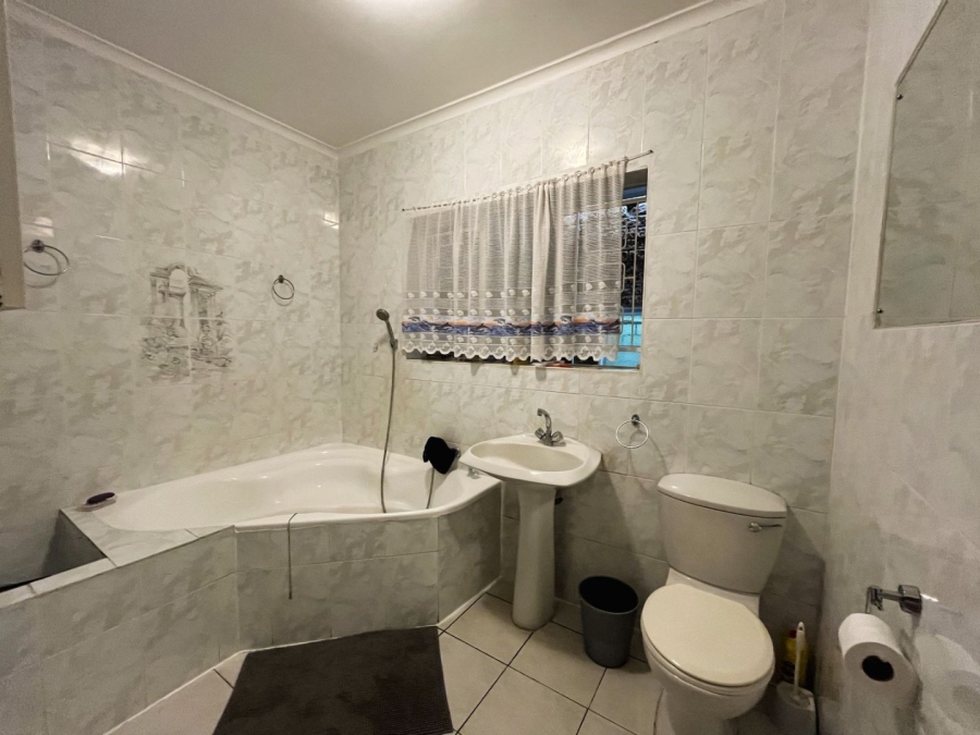 5 Bedroom Property for Sale in Vanes Estate Eastern Cape